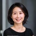 林晓晴家庭关系咨询师头像，温柔知性的中年女性，短发，微笑，专业感强